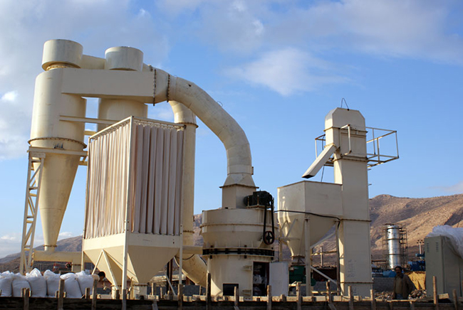 高嶺土磨粉現(xiàn)場